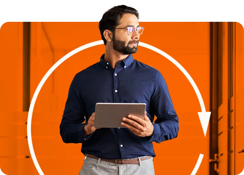 imagem-primeira-secao-homem-com-tablet